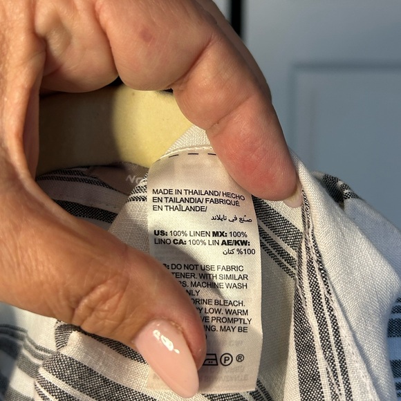 Linen sleeveless button-down tunic - Picture 3 of 3